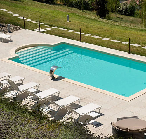Piscine sur mesure - Relax - Piscine Acquaform - margelle intégrée / margelle invisible / d'extérieur