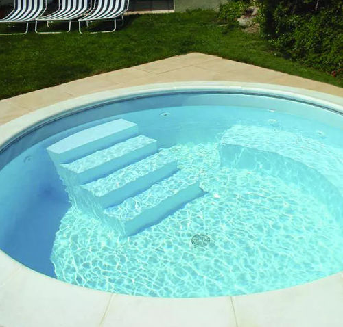 Piscine sur mesure - Riviera - Piscine Acquaform - margelle intégrée / margelle invisible / d'extérieur