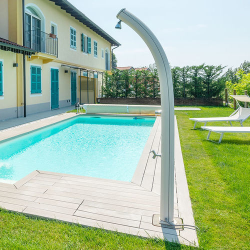 Douche d'extérieur solaire - Piscine Acquaform - de piscine / pour pied / en bois