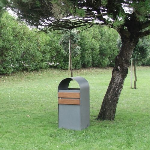 Poubelle publique - L&Oacute;TUS - LARUS DESIGN - en acier / en bois / avec couvercle