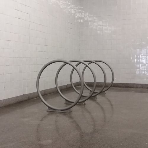 Range-vélo au sol - OMEGA - LARUS DESIGN - sécurisé / pour espace public / en acier
