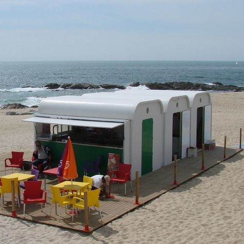 Module préfabriqué aménagé en vestiaire - Apoios de Praia - LARUS DESIGN - de cuisine