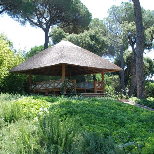 Gazebo en teck - KINGDOM - HONEYMOON - toit de chaume