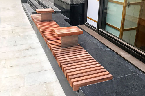 Banc public contemporain - Factory Street Furniture - en bois