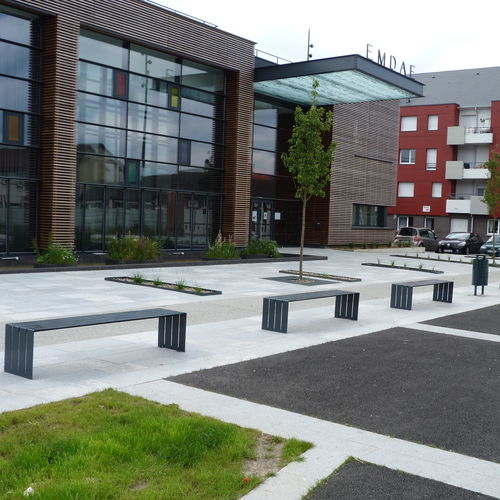 Banc public contemporain - BLOC  - Factory Street Furniture - en inox / en acier galvanisé / avec dossier