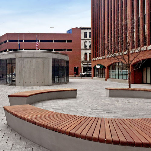 Banc public contemporain - CUSTOM - Factory Street Furniture - en bois / en béton / écolabel FSC