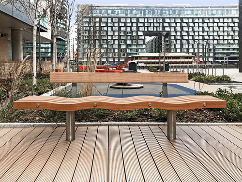 Banc public contemporain - SERPENTINE - Factory Street Furniture - en bois / en inox / en granite