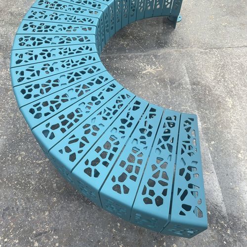 Banc public design biophilique - OSSO Radial - Factory Street Furniture - en acier galvanisé / en acier à revêtement par poudre / en acier peint