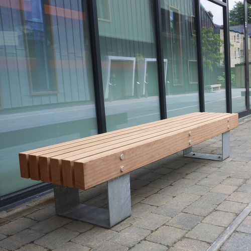 Banc public contemporain - QUAY - Factory Street Furniture - en bois / en acier galvanisé / sans dossier