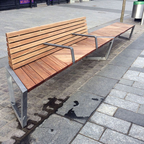 Banc public contemporain - STOCKTON - Factory Street Furniture - en bois / en fonte d'aluminium / avec dossier