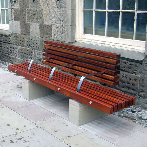 Banc public contemporain - FORFAR TOWN CENTRE - Factory Street Furniture - en bois / en inox / en pierre