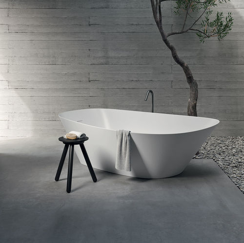 Baignoire ovale - Rexa Design - à poser / pour habitat / en Solid Surface