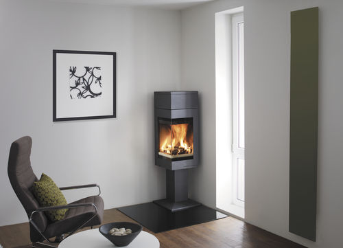 Poêle à bois - QUADRO 1  - Nordpeis - d'angle / contemporain / en métal