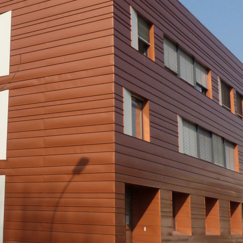 Bardage en plaques - INSA LYON  - Arconic Architectural Products SAS, Merxheim/Frank - en aluminium peint / vertical / nervuré