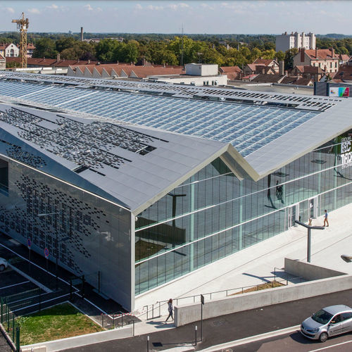 Tôle métallique perforée - Y SCHOOLS - TROYES BUSINESS SCHOOL  - Arconic Architectural Products SAS, Merxheim/Frank - en aluminium / métallisée / argentée