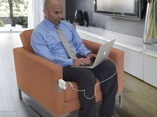 Fauteuil visiteur contemporain - SIMPLE CHARGE LOBBY - Versa Products - en tissu / avec coussin amovible / avec prise de courant intégrée