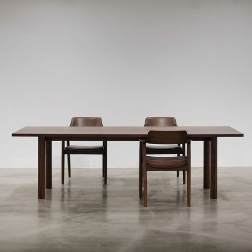 Table contemporaine - MALTA 1987-92-2470 - Maruni - en chêne / en noyer / avec piètement en chêne