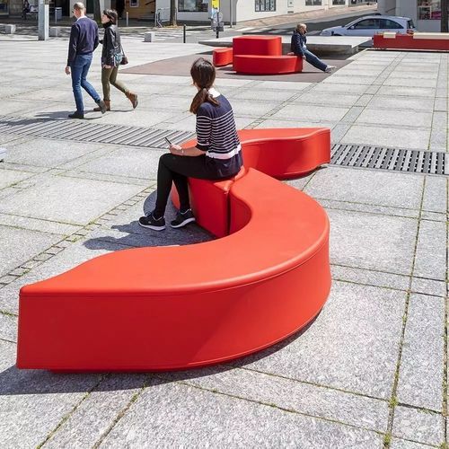 Banc public design organique - ARABESQUE - Concept Urbain - en polyéthylène rotomoulé / sans dossier / sans accoudoirs