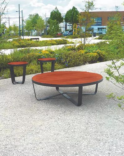 Table basse contemporaine - KARMA - Concept Urbain - en bois exotique / avec piètement en tôle d'acier / ronde