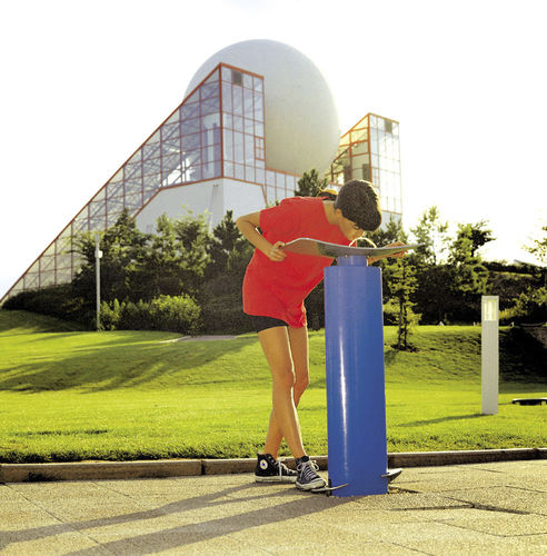 Fontaine à eau avec commande au pied - EUROPE - Concept Urbain - murale / d'extérieur / en béton de résine