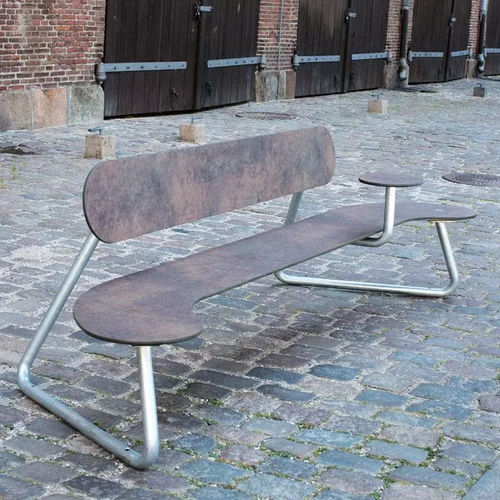 Banc public contemporain - ALTA - Concept Urbain - en acier galvanisé / en HPL / avec dossier