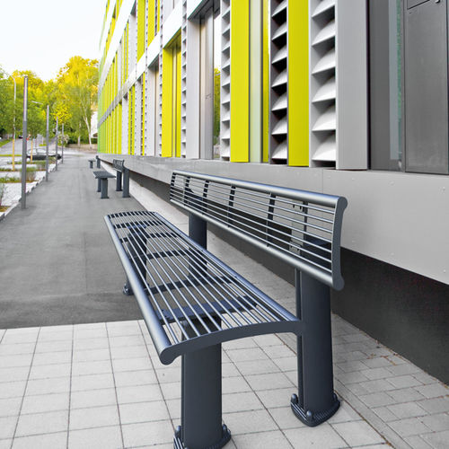 Banc public contemporain - ALIZ&Eacute; - Concept Urbain - en acier / en aluminium laqué / avec dossier