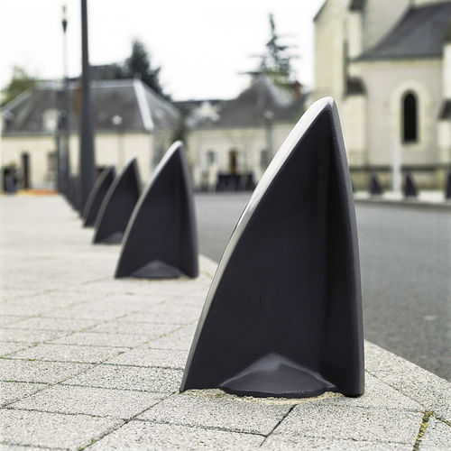 Borne anti-stationnement - DELTA T48 - Concept Urbain - amovible / en fonte / pour espace public