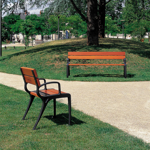 Chaise de jardin contemporaine - BASIC - Concept Urbain - urbaine / en bois exotique / avec piètement en fonte