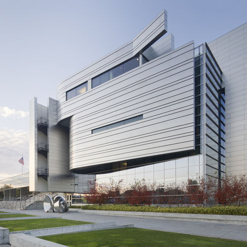 Bardage en panneaux - EUGENE COURTHOUSE - A. Zahner - en acier inoxydable / vertical / structure