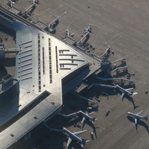 Couverture de toit plate - DFW AIRPORT - A. Zahner - en acier inox / aspect métal / ondulée