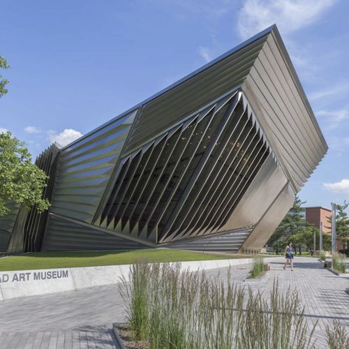 Bardage en plaques - BROAD ART MUSEUM - A. Zahner - en acier inoxydable / nervuré / aspect métal