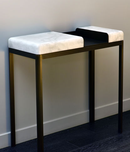 Console contemporaine - ZURETTI - Atelier-alain-ellouz - en albâtre / avec piètement en laiton / rectangulaire