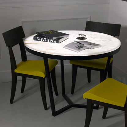 Table à manger contemporaine - ALEXIS - Atelier-alain-ellouz - en albâtre / avec piètement en métal / ronde