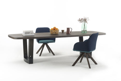 Table contemporaine - BASE - Arco - en bois / ovale / ronde