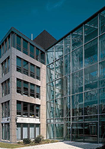 Mur-rideau en panneaux - OFFICE BUILDING UNTERSBERGSTRAßE, MUNICH - Schindler - en verre / en acier inox