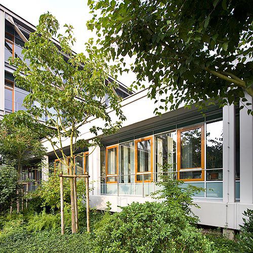 Bardage en panneaux -  ADMINISTRATIVE BUILDING GERMAN FOOTBALL ASSOCIATION, FRANKF - Schindler - en aluminium / en métal / lisse