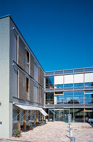 Volet coulissant - NURSING HOME, HETTSTEDT - Schindler - en bois / de porte intérieure / électrique