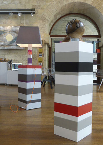 Piédestal contemporain - MILLE-PIED - Les Pieds sur la Table ® - sur mesure