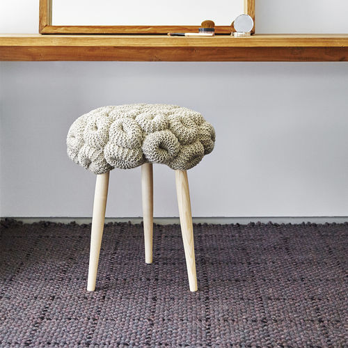 Tabouret contemporain - KNITTED - GAN RUGS - en laine / avec piètement en frêne / 3 pieds