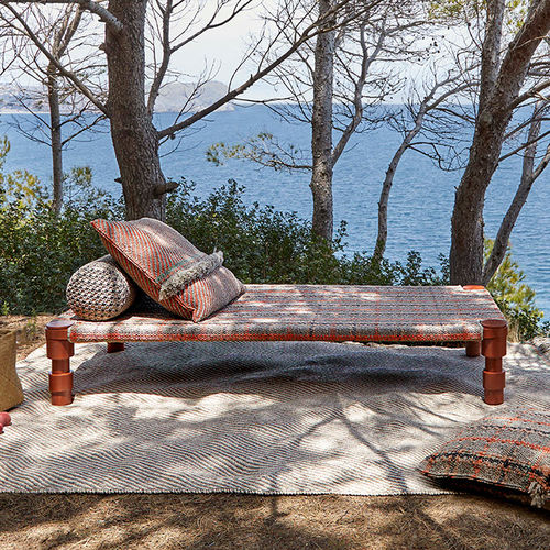 Lit de jardin double - Garden Layers - GAN RUGS - simple / contemporain / tapissé