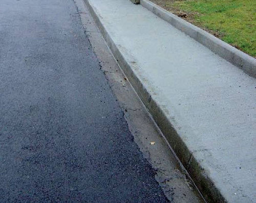 Bordure pour trottoir - Perin - en béton / linéaire