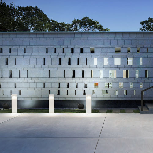 Borne d'éclairage pour espace public - ABACUS - LIGMAN Lighting Company Limited - contemporaine / en acier inoxydable / en verre dépoli