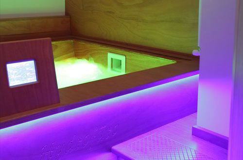 Baignoire à usage professionnel - HYDROFURO - Esagono - en bois / balnéo / blanche