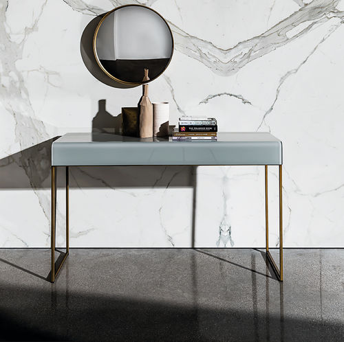 Console contemporaine - NIDO - Sovet Italia - en verre laqué / en verre bombé / avec piètement en métal laqué