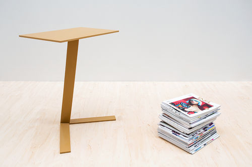 Table d'appoint contemporaine - BATAT - NOTI - rectangulaire / résidentielle / pour établissement public