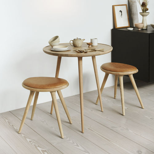 Table à manger contemporaine - ACCENT CAFÉ - Mater Design - en chêne / avec piètement en chêne / ronde