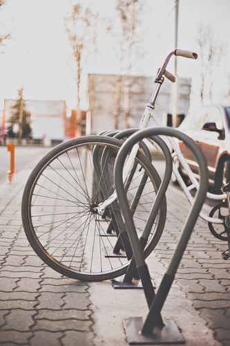 Range-vélo au sol - Tulip Bike Rack - Keha3  - sécurisé / design original / pour aire de jeux