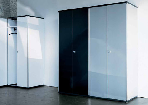 Armoire contemporaine - Lehni - en bois / à portes battantes