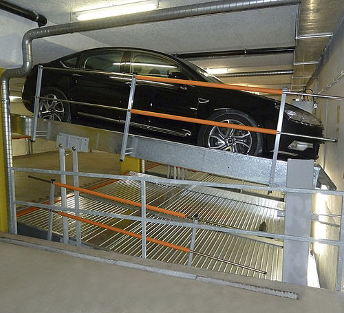 Système de stationnement avec plate-forme - MULTIBASE 2042 - KLAUS Multiparking GmbH - avec ascenseur