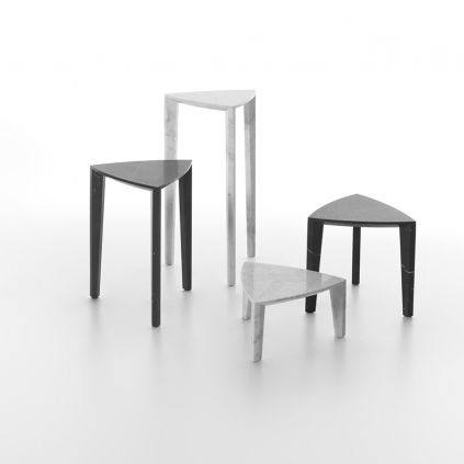 Table d'appoint contemporaine - LOU - Marsotto - en marbre / triangulaire / résidentielle